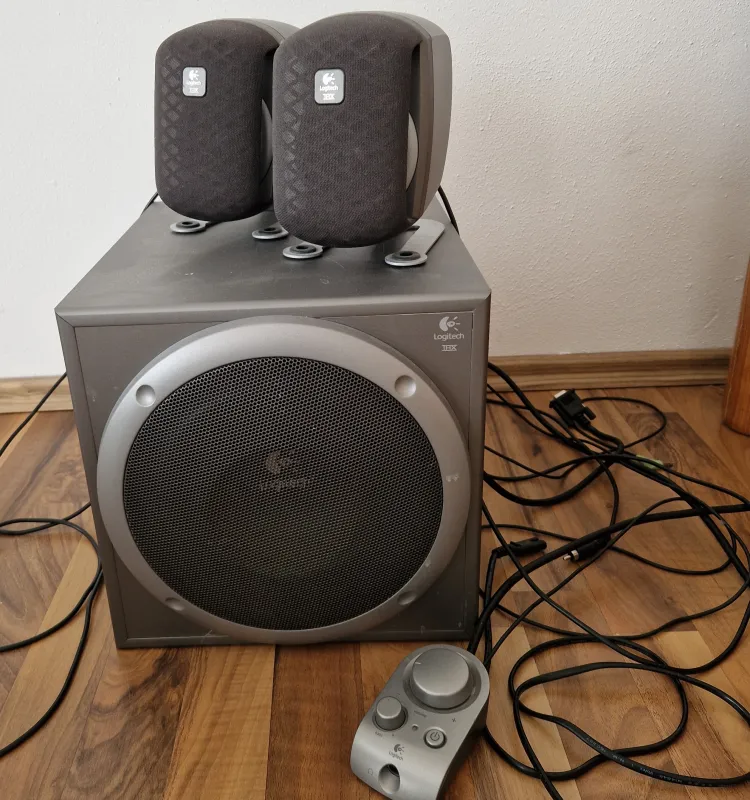 Logitech Z-2200 Lautsprecher-Set zu verkaufen